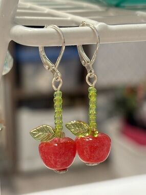 💎 Red Apple Dangle Earrings